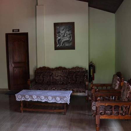 فندق Sanasuma Rest أنرادابورام المظهر الخارجي الصورة